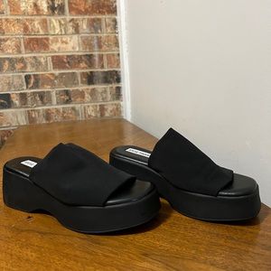 STEVE MADDEN SLINKY PLATFORM SANDAL 7